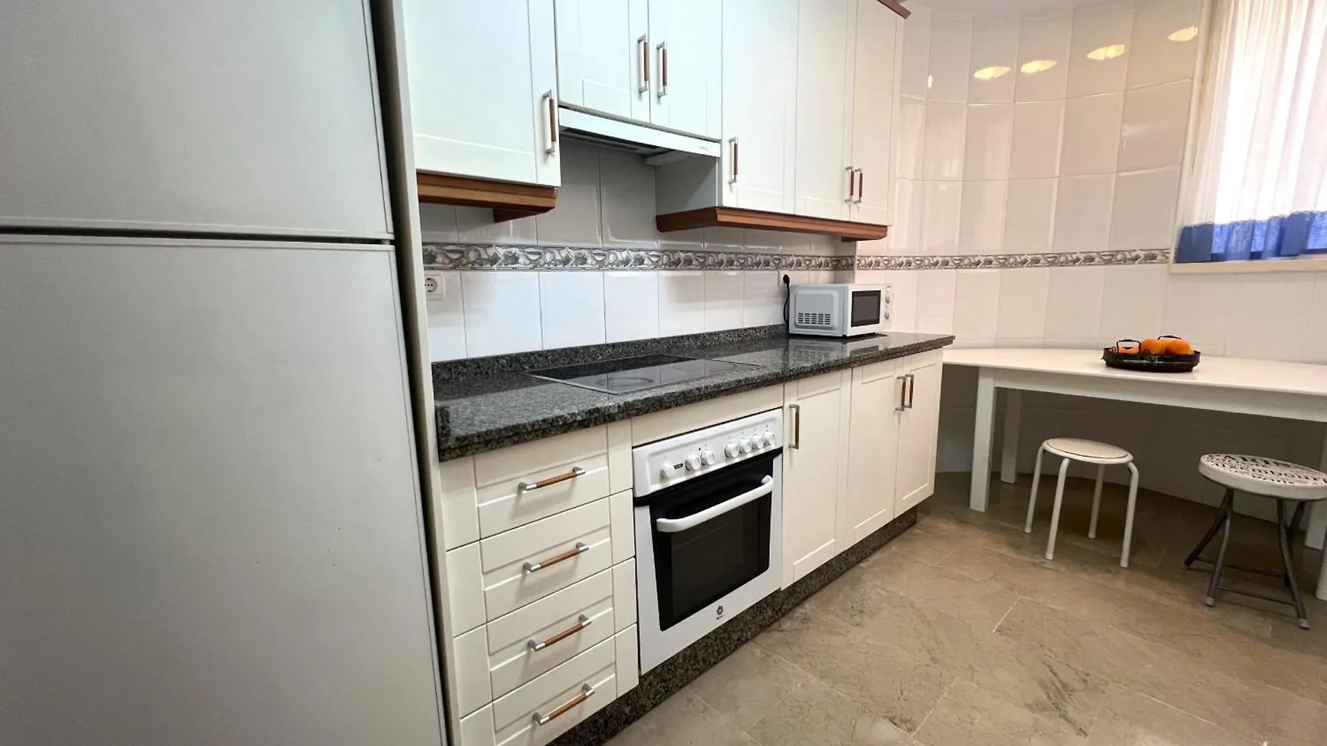 Torremolinos With Pool, Tennis & Gym By Homing Apartment 0*,