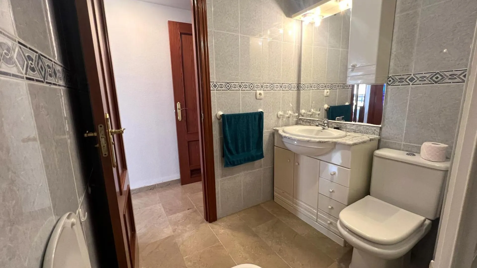 Torremolinos With Pool, Tennis & Gym By Homing Apartment
